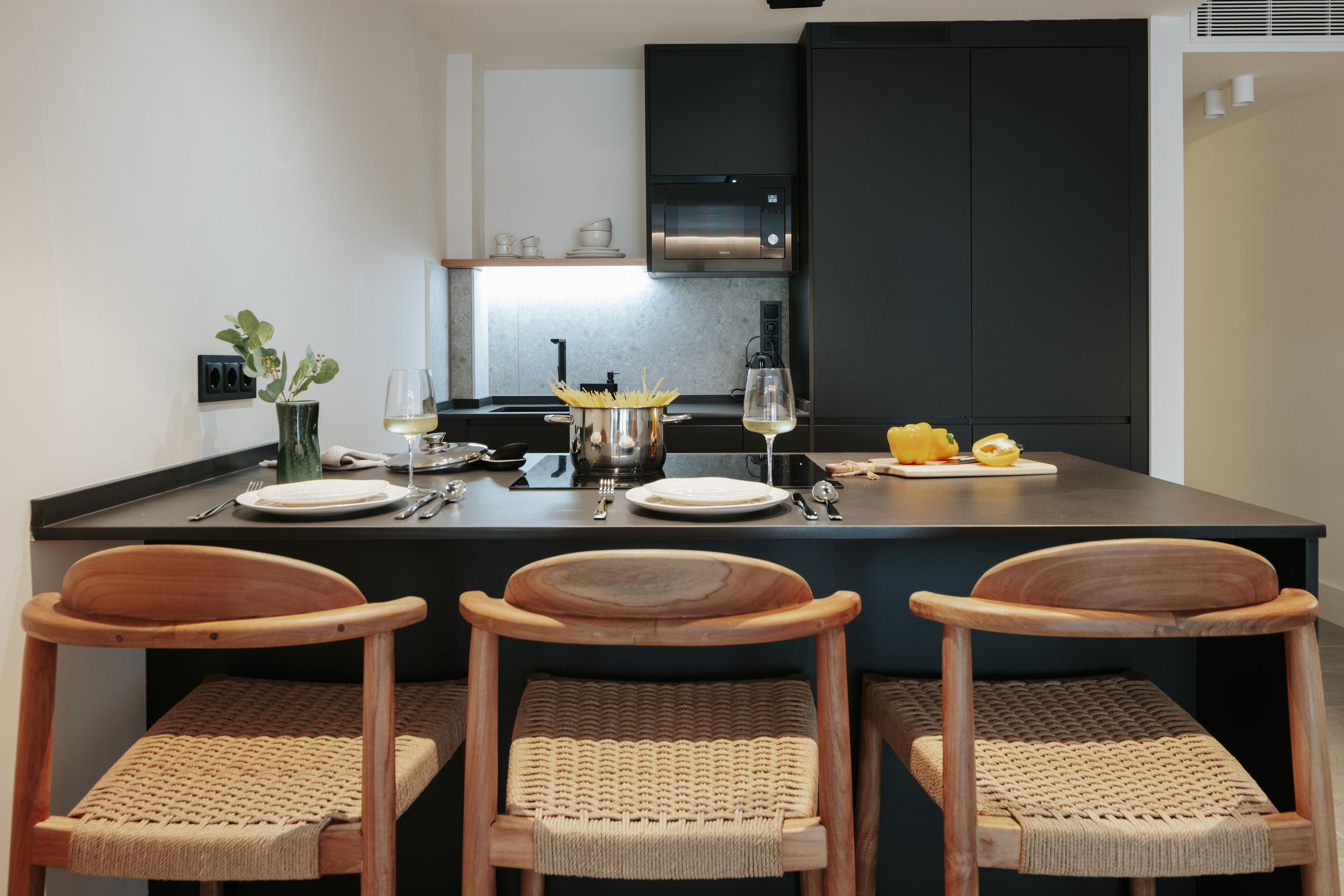 Exterior Apartment, 1 Bedroom | Private kitchen | Fridge, microwave, oven, stovetop