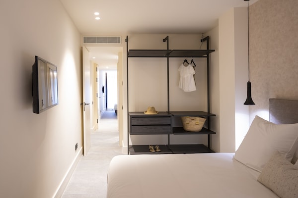 Exterior Apartment, 2 Bedrooms | Wardrobe