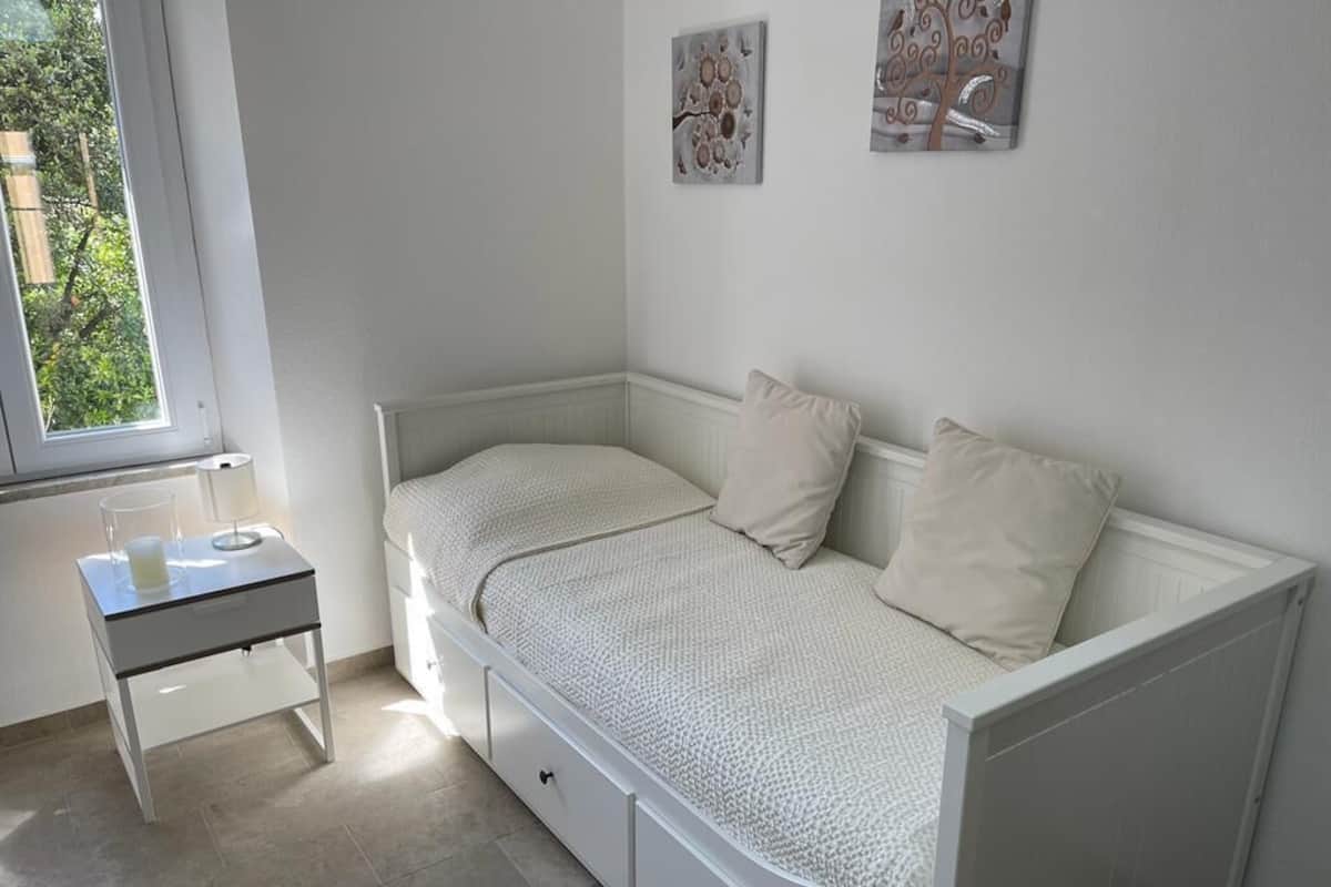 Kamar Single Basic | Wi-Fi gratis dan seprai linen