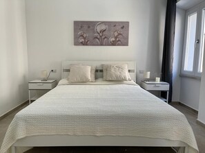 Free WiFi, bed sheets - Matty's (Olbia)