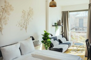 1 bedroom, iron/ironing board, WiFi, bed sheets - The Rix Studio near SBahn Neukölln (Berlin)