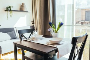 Dining - The Rix Studio near SBahn Neukölln (Berlin)