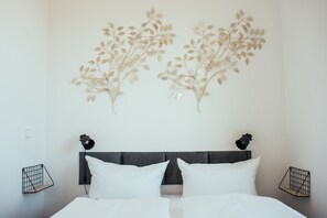 1 bedroom, iron/ironing board, WiFi, bed sheets - The Rix Suite near SBahn Neukölln (Berlin)