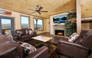 Televisie, een open haard en een dvd-speler