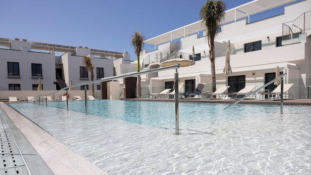 Outdoor pool, sun loungers - Esmeralda Cotillo Homes by LIVVO (La Oliva)