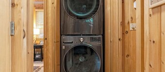 7 Oaks: Mtn Cabin, Hot Tub, Fishing Ponds, Waterfront (Lake View), Pool Table