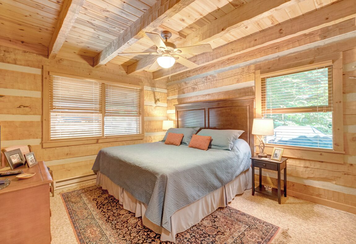 3 soverom, strykejern/-brett, internettilgang og sengetøy