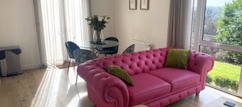 Large Garden 2 Bed Apartment with Parking in Bath