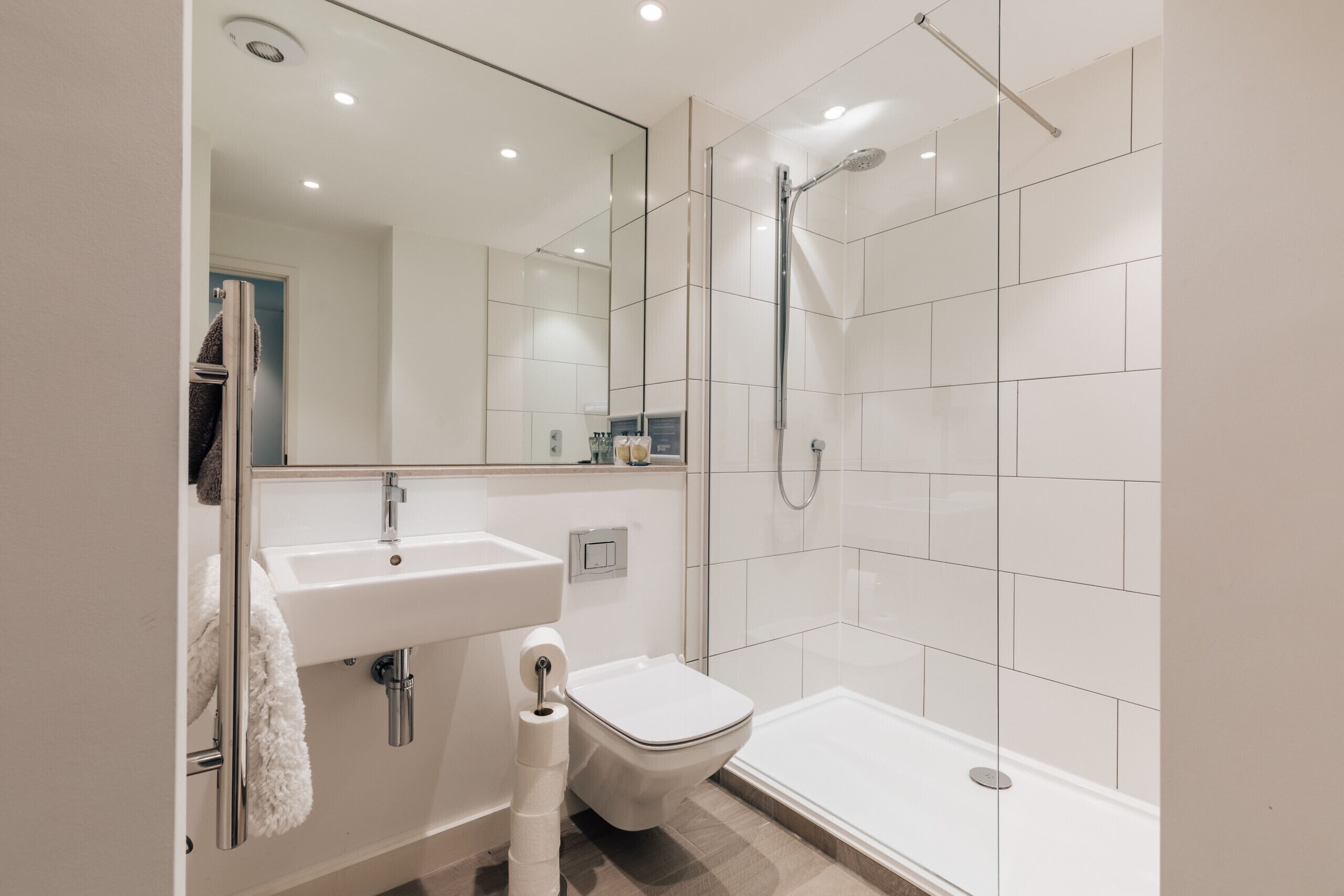 Shower, hair dryer, towels, shampoo