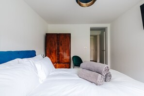 2 bedrooms, iron/ironing board, free WiFi, bed sheets - Family Friendly 2 Bed Garden Apt with Parking (Bath)