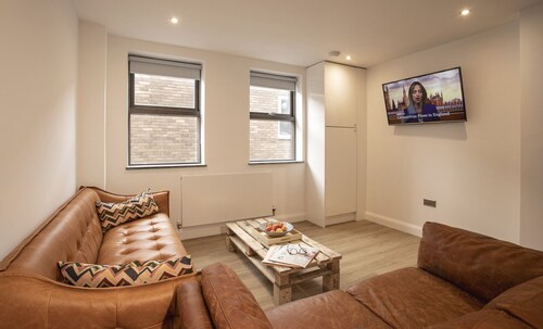 Delightful Modern Apartment in Old Town Swindon