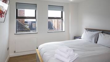 2 slaapkamers, een strijkplank/strijkijzer, gratis wifi, beddengoed