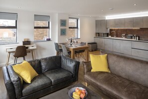TV - Modern 2 Bed Apartment in Old Town Swindon (Swindon)