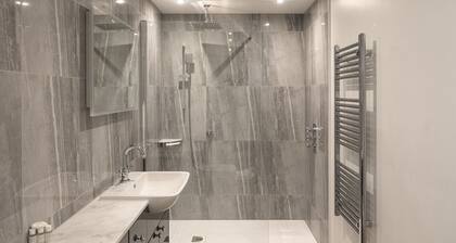 Modern 2 Bed Apartment in Old Town Swindon