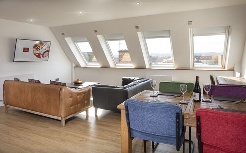 Serviced Penthouse Apartment in Old Town Swindon