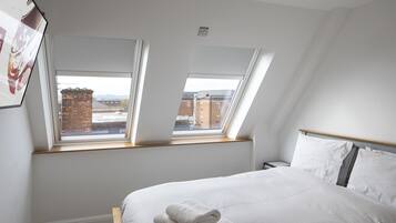 2 bedrooms, iron/ironing board, free WiFi, bed sheets