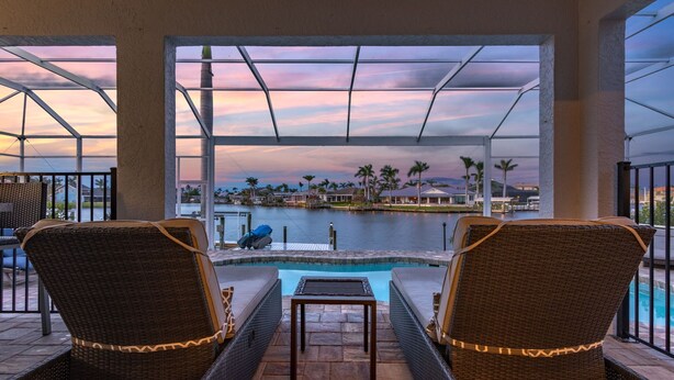 حمّام سباحة مُدفَّأ
