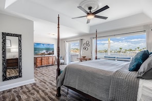 5 bedrooms, travel crib, WiFi, bed sheets