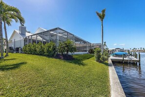 Exterior - Outdoor Kitchen, Heated Pool, - Villa Bay Vista - Roelens Vacations (Cape Coral)