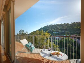 Outdoor dining - Pure Monchique Hotel (Monchique)