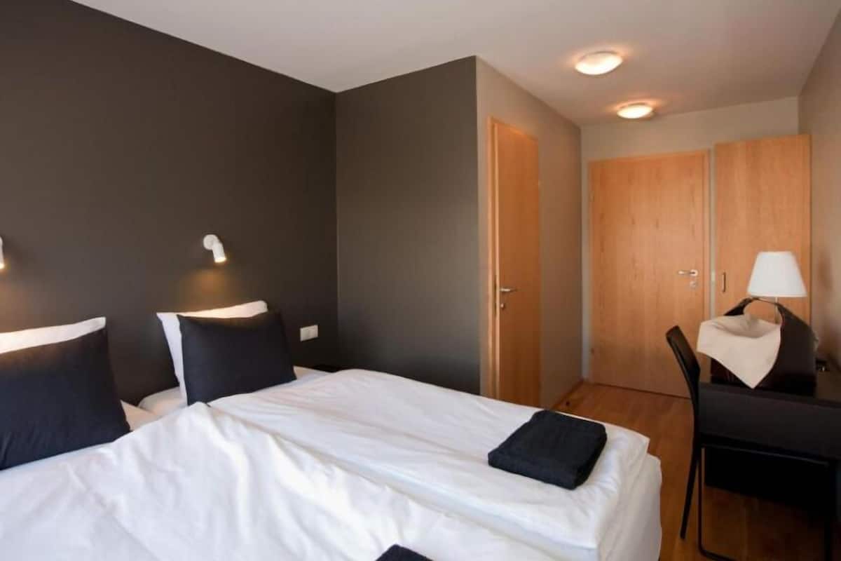 1 habitación, escritorio, wifi gratis y ropa de cama