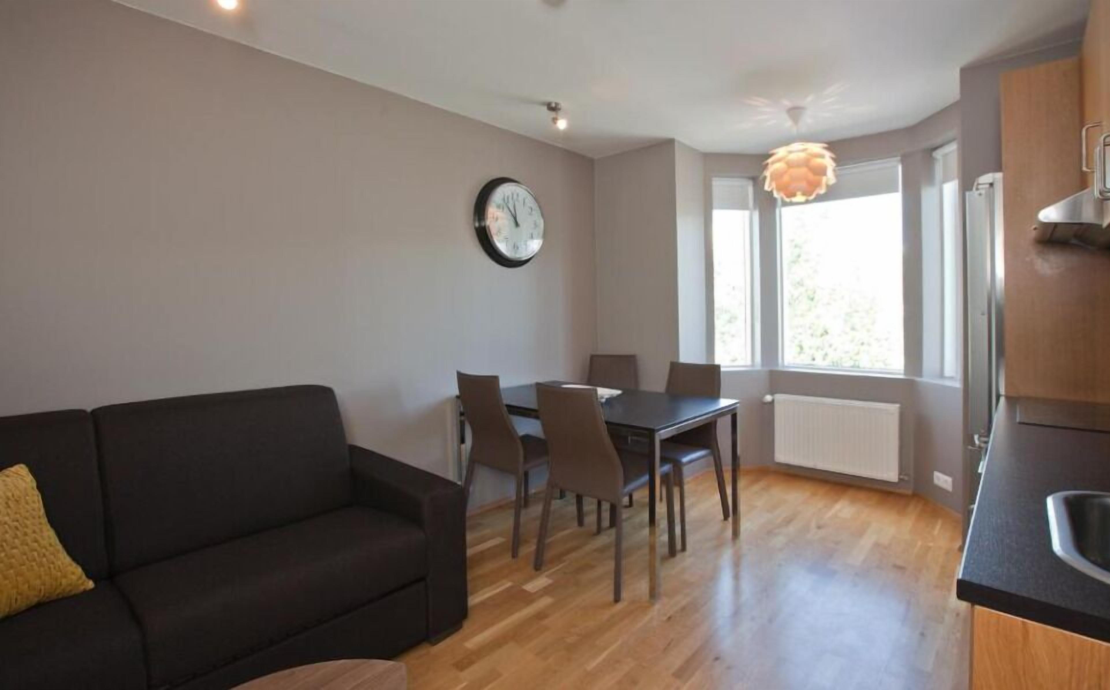 Departamento panorámico, 1 cama matrimonial y sofá cama, vista a la ciudad | Escritorio, wifi gratis y ropa de cama 