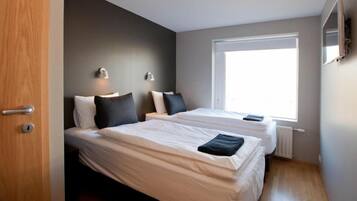 标准双人房, 城市景观 | 办公桌、免费 WiFi、床单