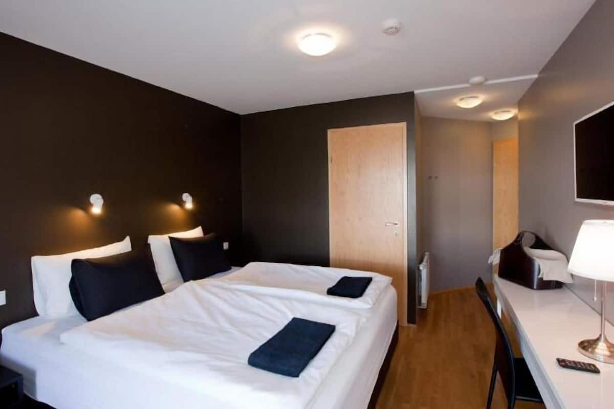 1 habitación, escritorio, wifi gratis y ropa de cama