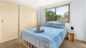 3 bedrooms, iron/ironing board, travel cot, Internet