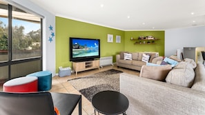 TV, livros, videoteca