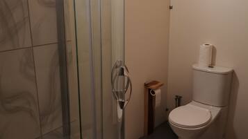 Honeymoon Double or Twin Room | Bathroom