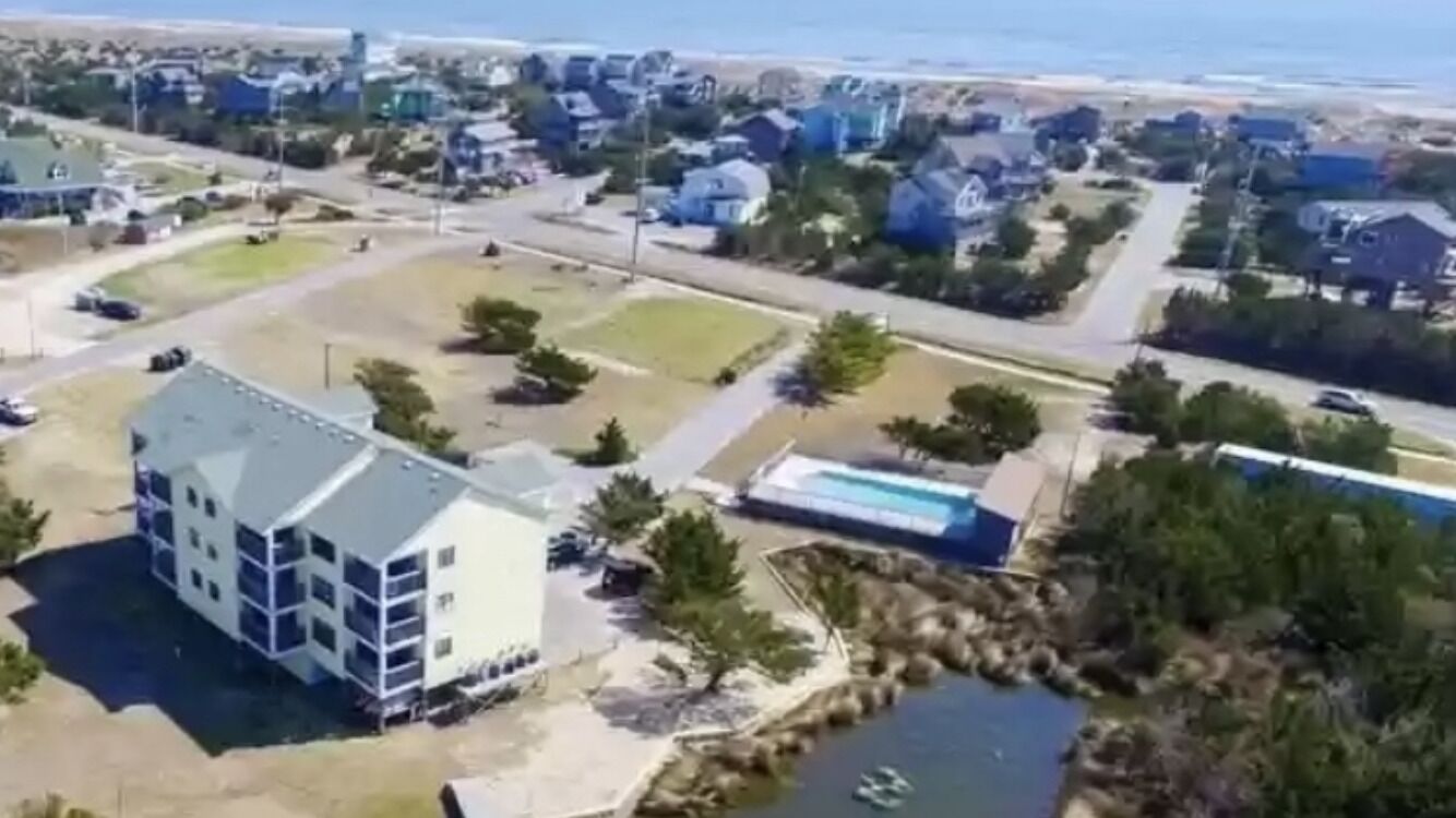Cozy 2 bedroom condo on the sound side/water views Walking distance to the beach