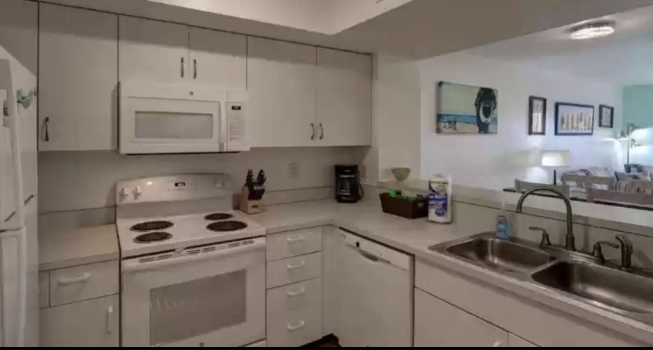 Cozy 2 bedroom condo on the sound side/water views Walking distance to the beach