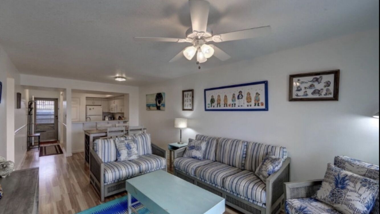Cozy 2 bedroom condo on the sound side/water views Walking distance to the beach