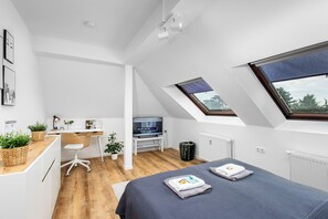 1 bedroom, desk, iron/ironing board, travel crib - BROCKHEUS Apartments: STYLE Apart. | Airconditioning | WiFi | Kitchen | SmartTV (Magdeburg)