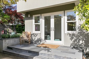 Exterior detail - Casita Palo Alto - 2 Bed 2 Bath / Private Back Yard / WiFi (Palo Alto)