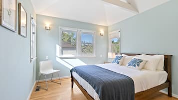 2 bedrooms, desk, iron/ironing board, travel crib