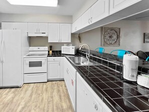 Townhome, 2 Bedrooms | Private kitchen | Oven, toaster, cookware/dishes/utensils