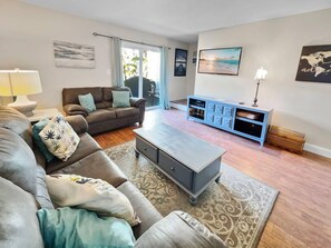 Townhome, 2 Bedrooms | Living area
