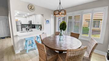 Villa, 4 Bedrooms | Dining