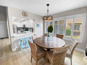 Villa, 4 Bedrooms | Dining