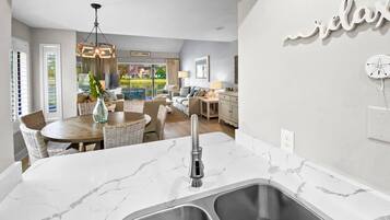 Biệt thự, 4 phòng ngủ | Bếp riêng | Lò nướng, lò nướng bánh mì, dụng cụ nấu nướng/bát dĩa/dao nĩa