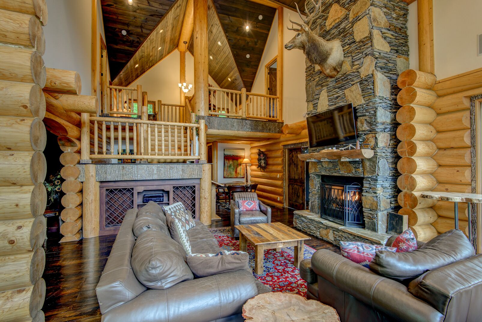 Big Elk Lodge - Luxury home in Eagles Nest, walk to Great Camp, firepit