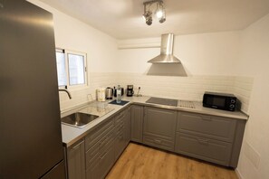 Fridge, microwave, coffee/tea maker, electric kettle