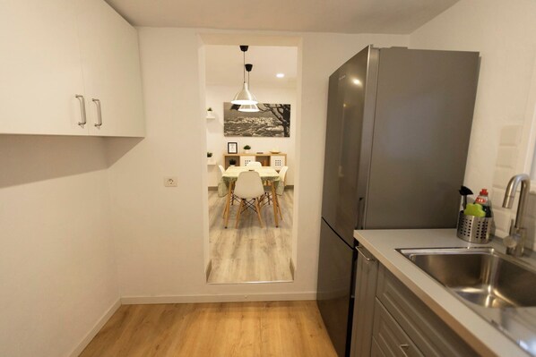 Fridge, microwave, coffee/tea maker, electric kettle