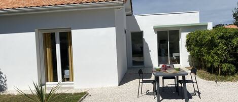 تناول الطعام بالخارج