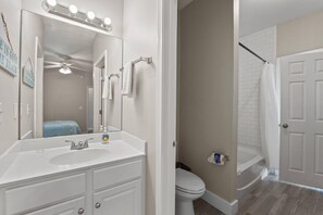 House, 5 Bedrooms | Bathroom