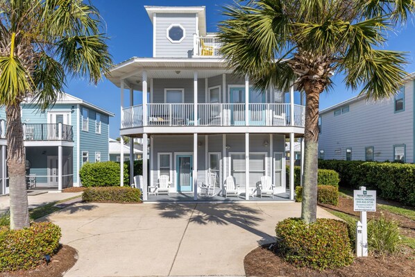 House, 5 Bedrooms | Exterior