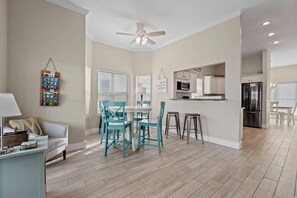 House, 5 Bedrooms | In-room dining