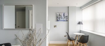 Luxurious ONE Bedroom Apartment IN Bond Street